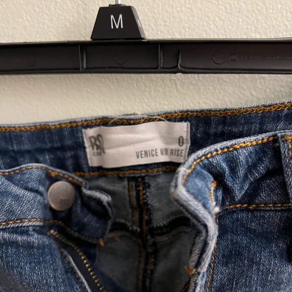 RSO Venice Mid Rise Jean Short - Picture 3 of 3
